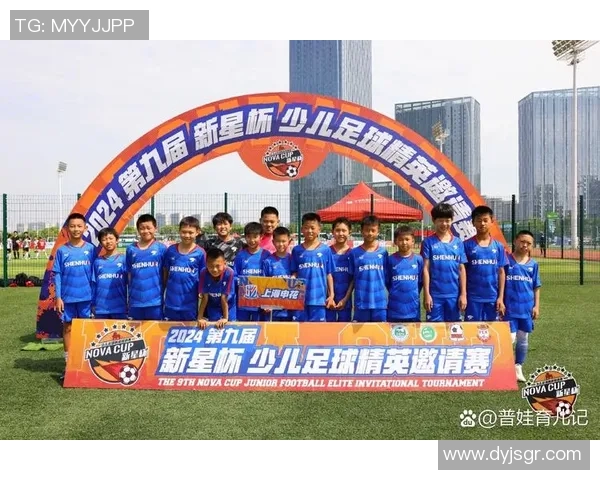 球星合影足球见证荣耀瞬间展现绿茵激情与永恒记忆