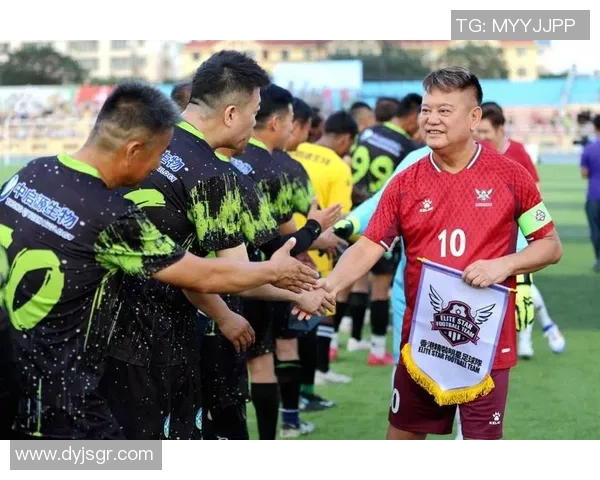 帅气足球星绿茵驰骋闪耀全场谱写激情青春梦想篇章